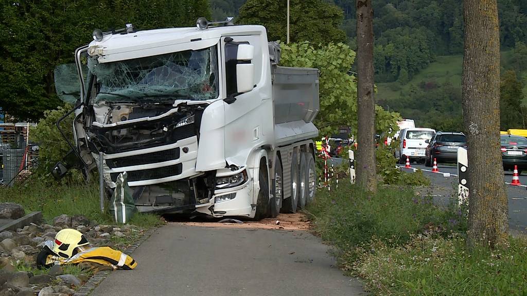 Lastwagenunfall verursacht Verkehrsbehinderungen im Morgenverkehr