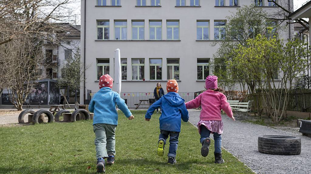 Neu verlangen Luzerner Schulen vom Lehrpersonal einen Strafregisterauszug sowie einen Sonderprivatauszug. (Symbolbild)