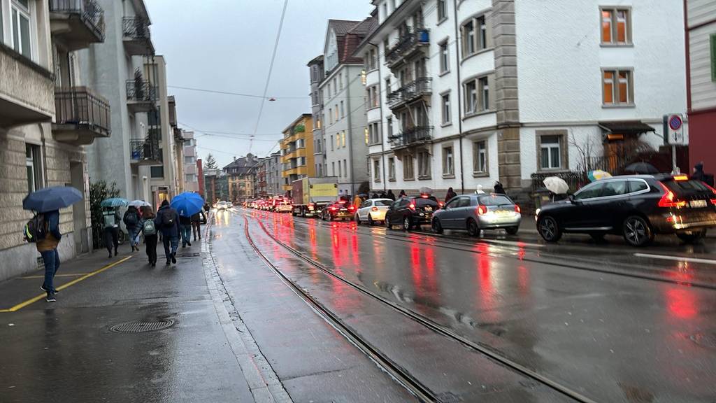 Stau unvermeidbar: So läufts mit der Grossbaustelle auf der Forchstrasse