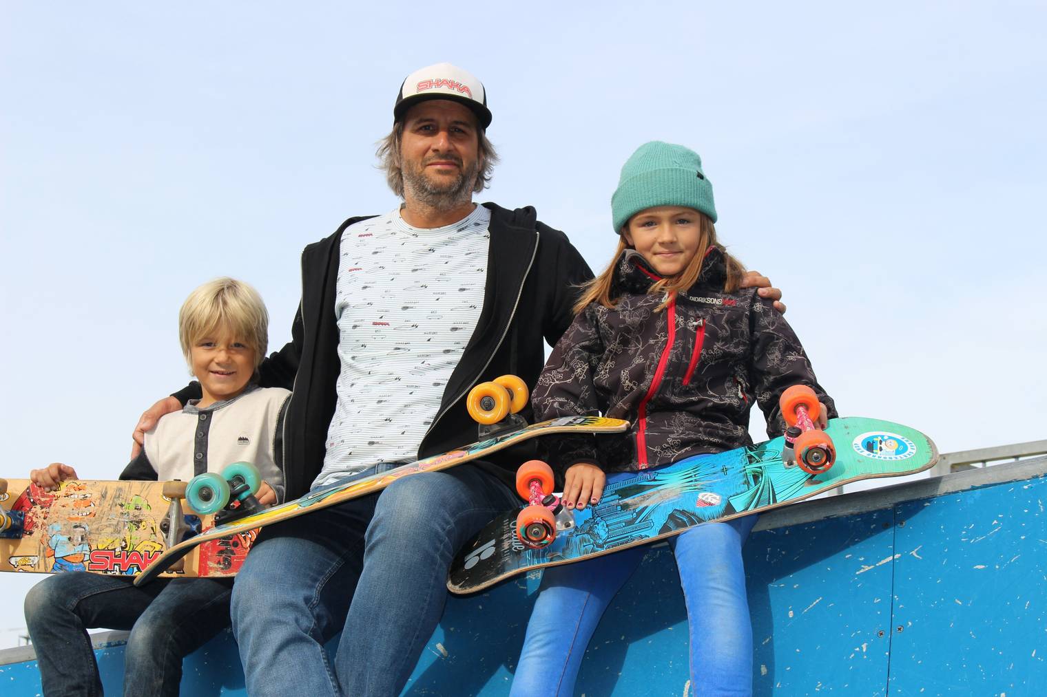 Manfred Siegrist und seine Kinder wollen einen neuen Platz für die Skateboardrampen finden.