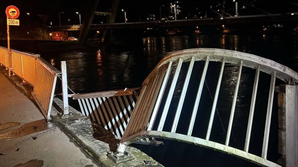 Stahlseil stoppt Lieferwagen vor Sturz in den Rhein in Schaffhausen