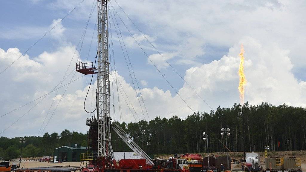 Eine Fracking-Anlage im US-Bundesstaat Michigan. In den USA ist die Gefahr durch Erdstösse als Folge von Fracking laut Forschern stark gestiegen. (Symbolbild)