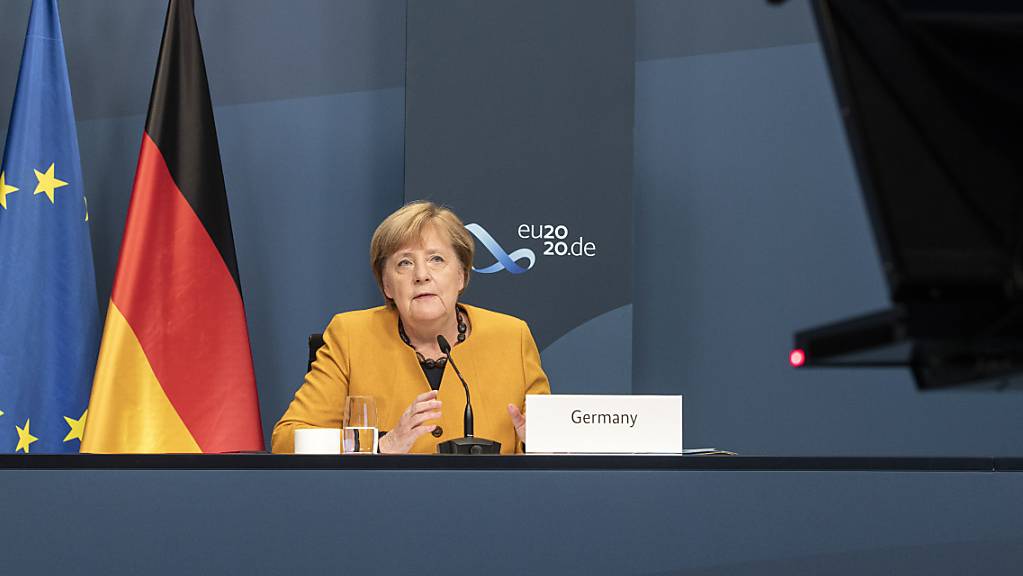 Angela Merkel, Bundeskanzlerin, nimmt im Rahmen des beim virtuellen G20-Gipfel an einer Videokonferenz im Kanzleramt teil.