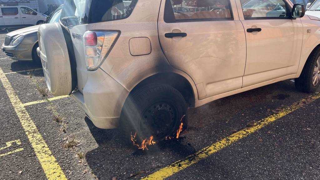 Zwei Autos in Brand geraten – vorsätzliche Verursachung nicht ausgeschlossen