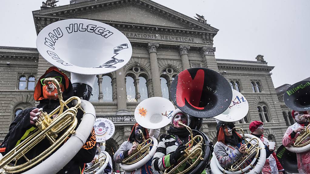 Steht dieses Jahr nicht auf dem Programm: Das Monsterkonzert der Guggenmusiken auf dem Bundesplatz. (Archivbild aus dem Jahr 2015)