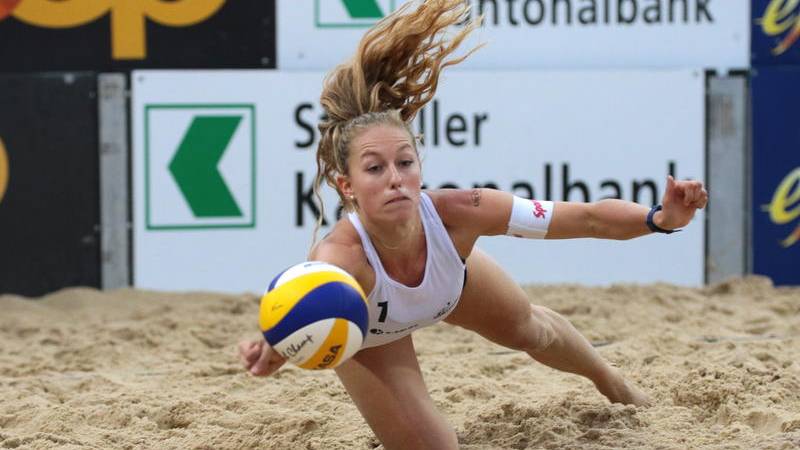 Tonnenweise Sand werden für den Beachevent nach Rorschach gebracht. (Bild: Tagblatt)