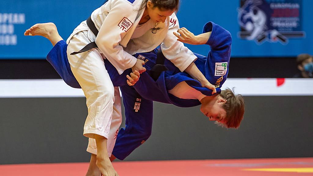 Die Schweizer Judoka Fabienne Kocher (links) visiert eine Olympia-Teilnahme an