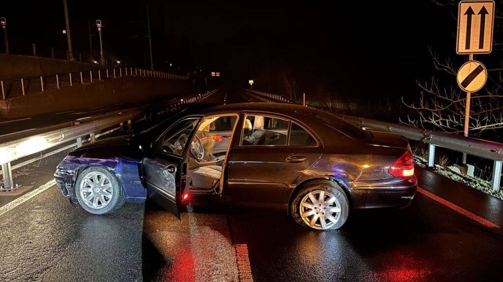 Nach der vierten Kollision ist das Auto zum Stillstand gekommen.
