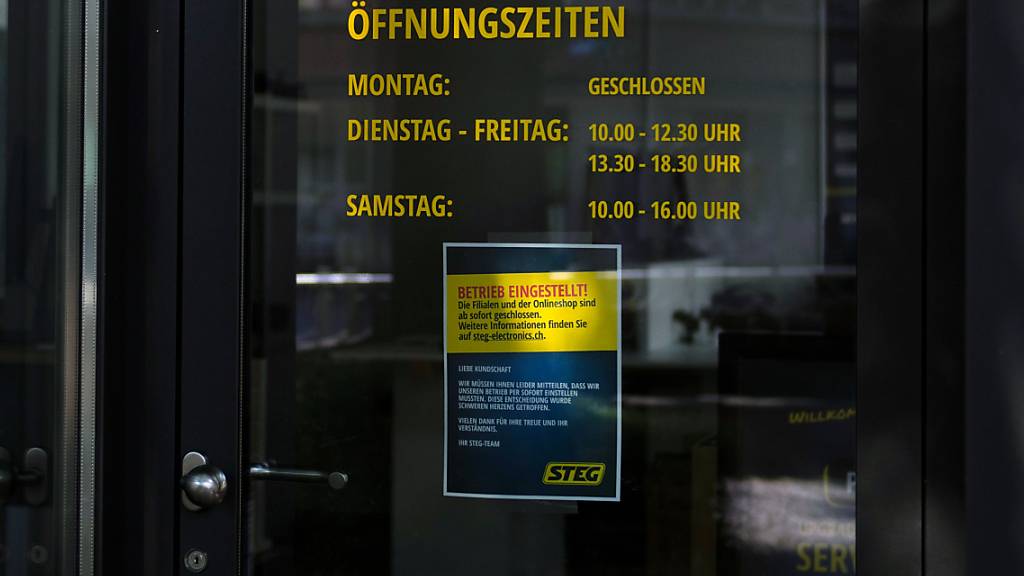 Eine geschlossene STeg Electronics Filiale, aufgenommen am Freitag, 8. September 2023, in Zürich.