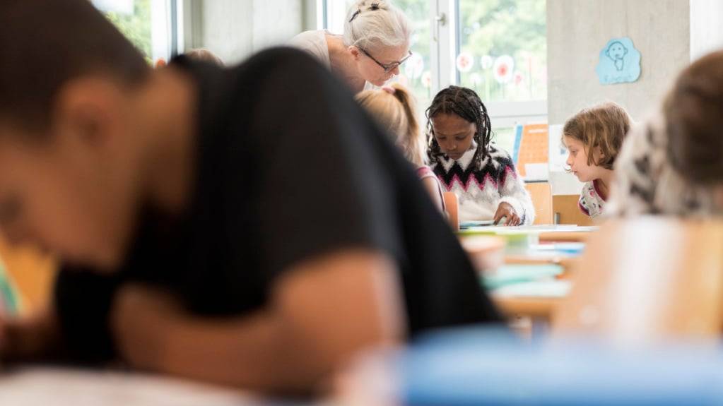 Lehr- und Fachpersonen an den Schulen im Kanton Luzern sollen im kommenden Schuljahr einen höheren Lohn erhalten. (Symbolbild)
