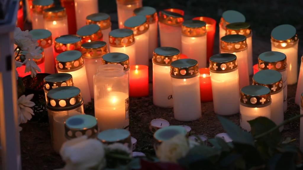 Gedenkmarsch für Opfer des Amoklaufs in Aarau abgehalten