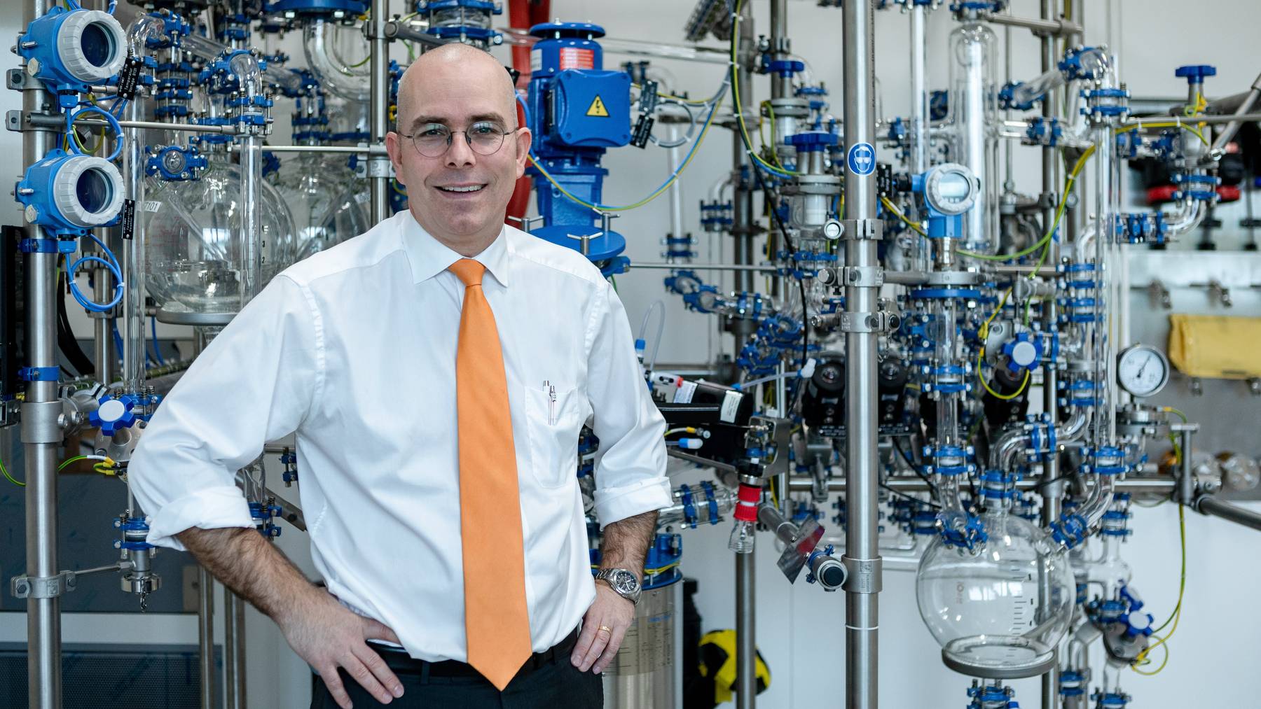 Markus Blocher bei der Neueröffnung der Laborerweiterung der Dottikon ES.