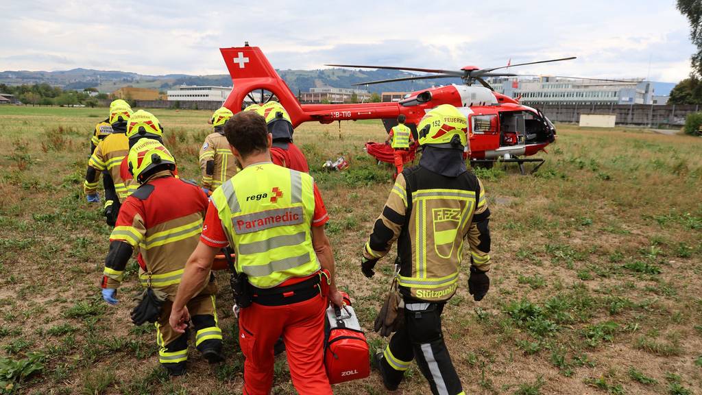 Mann in Steinhausen bei Arbeitsunfall schwer verletzt