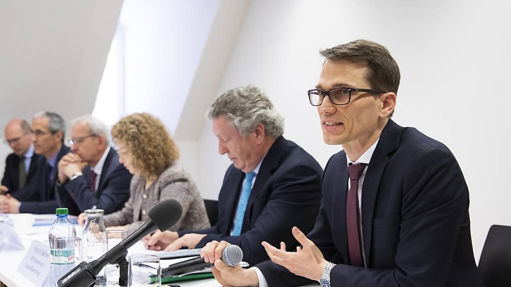 Martin Schlegel (vorne) bei einem Auftritt als stellvertretendes Mitglied des Direktoriums der SNB im Jahr 2019. (Archivbild)