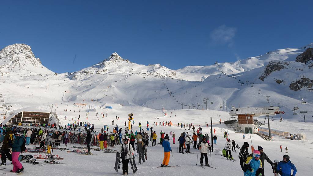 ARCHIV - Seit dem vergangenenen Jahr steht der beliebte Skiort im Westen Österreichs vor allem im Zuge der Ausbreitung des Coronavirus im Fokus. Foto: Felix Hörhager/dpa