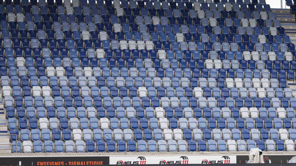 Das Bild in den Zuschauerrängen der Tuilière passt wegen eines Fan-Boykotts zum mässigen Geschehen auf dem Rasen