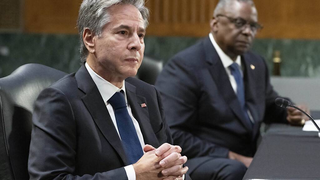 US-Außenminister Antony Blinken (l) will die humanitäre Krise in Gaza bewältigen. Foto: Manuel Balce Ceneta/AP/dpa