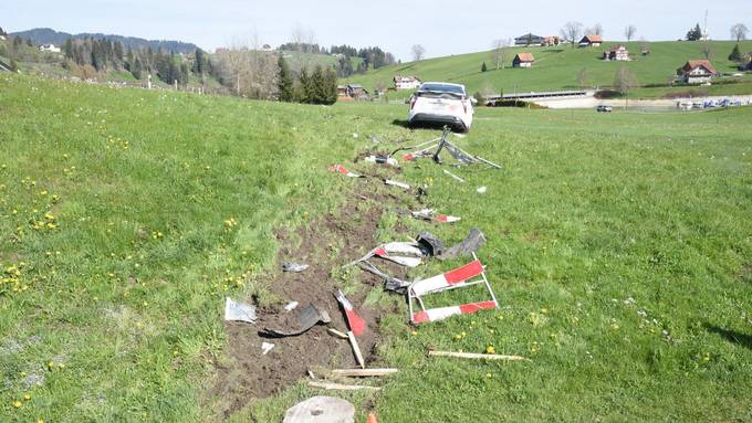 56-Jähriger kommt von der Strasse ab und verletzt sich lebensbedrohlich