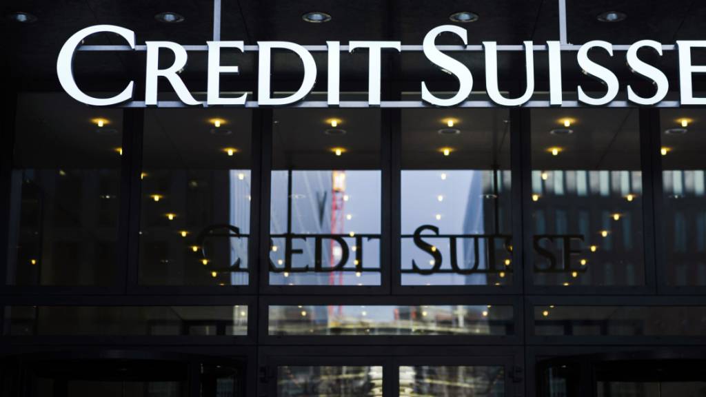 Credit Suisse schreibt Verlust und baut Geschäftsleitung um