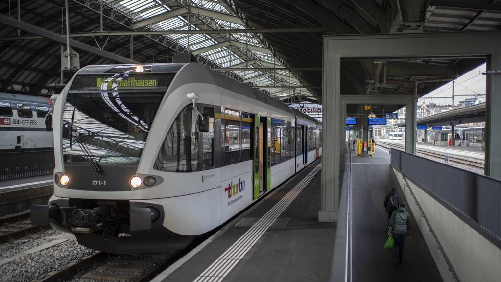 Die Gruppe zerrte den Mann am St.Galler Hauptbahnhof aus dem Zug. Auf dem Gleis 6/7 kam es dann zur Auseinandersetzung. (Symbolbild)