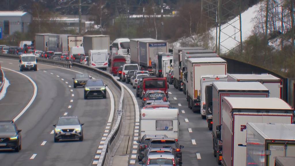 Bereits eine Woche vor Ostern: zehn Kilometer Stau vor dem Gotthard