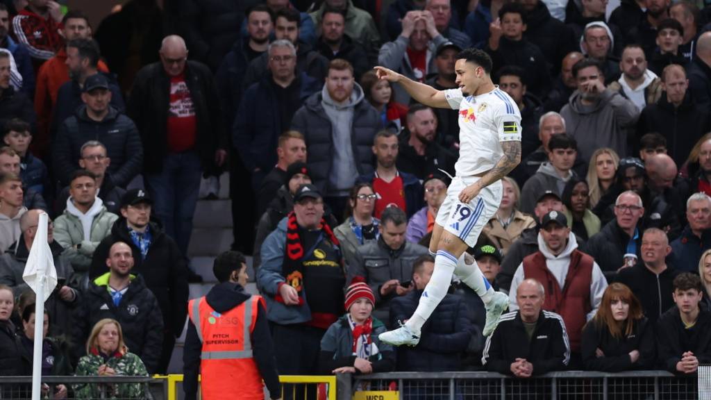 Okafor Doppeltorschütze bei Sieg im Old Trafford