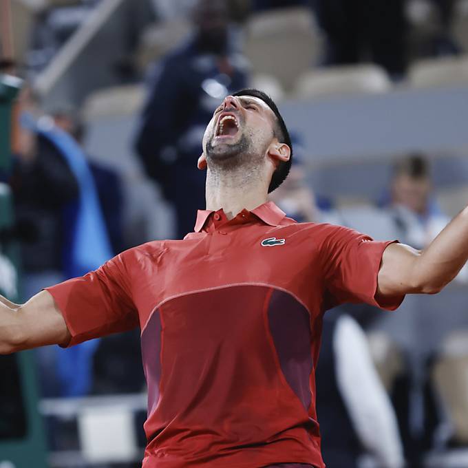 Djokovic spielt mitten in der Nacht – und gewinnt in fünf Sätzen