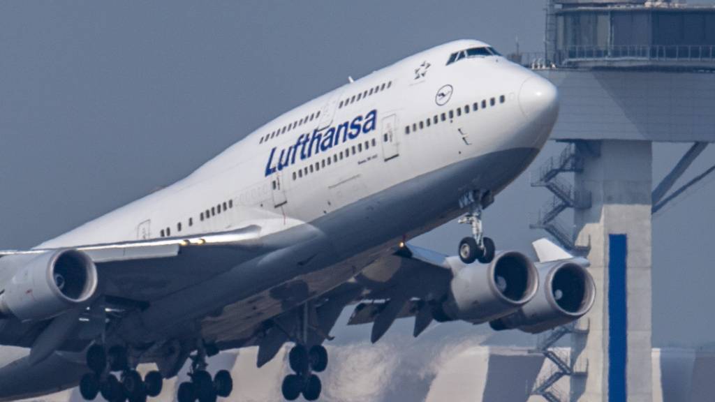 Lufthansa streicht weitere 2200 Flüge in Ferienzeit