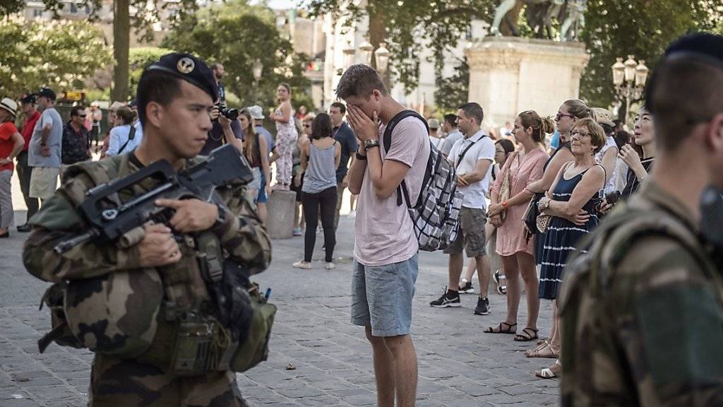Französische Soldaten auf Patrouille in Paris: Die Nationalversammlung verlängert den Ausnahmezustand im Land um ein halbes Jahr.