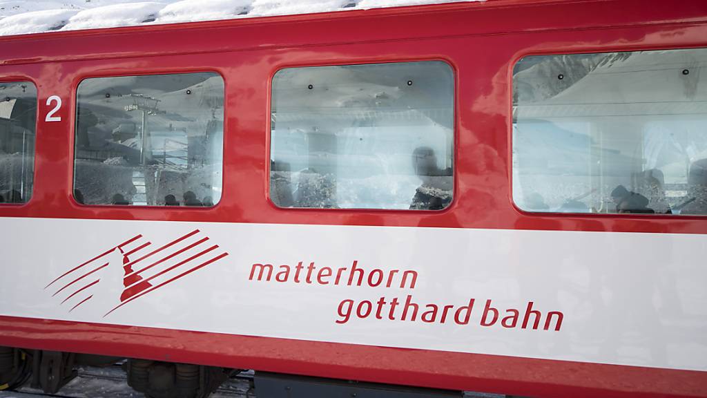 Brand an den Gleisen der Matterhorn Gotthard Bahn