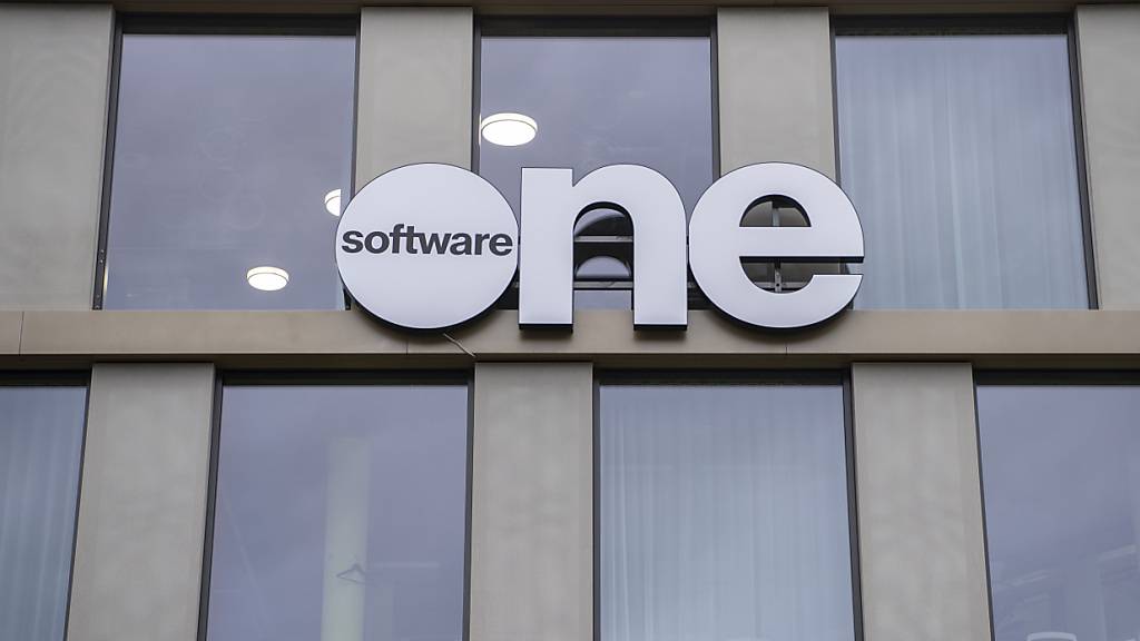Das Logo von Software One am Hauptsitz in Stans. (Archivaufnahme)