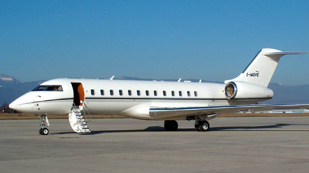 Der Privatjet der Laura Privatstiftung von René Benko steht zum Verkauf. Auf dem Bild: ein Flugzeug ähnlichen Typs am Genfer Flughafen (Symbolbild).