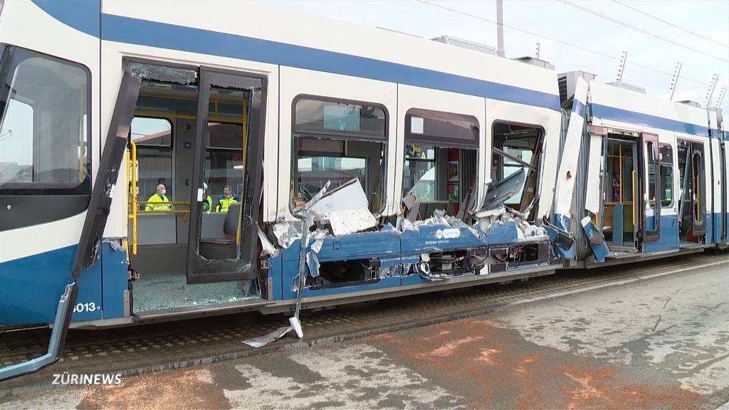 Tram seitlich «aufgeschlitzt»: 14 Verletzte nach Kollision mit LKW