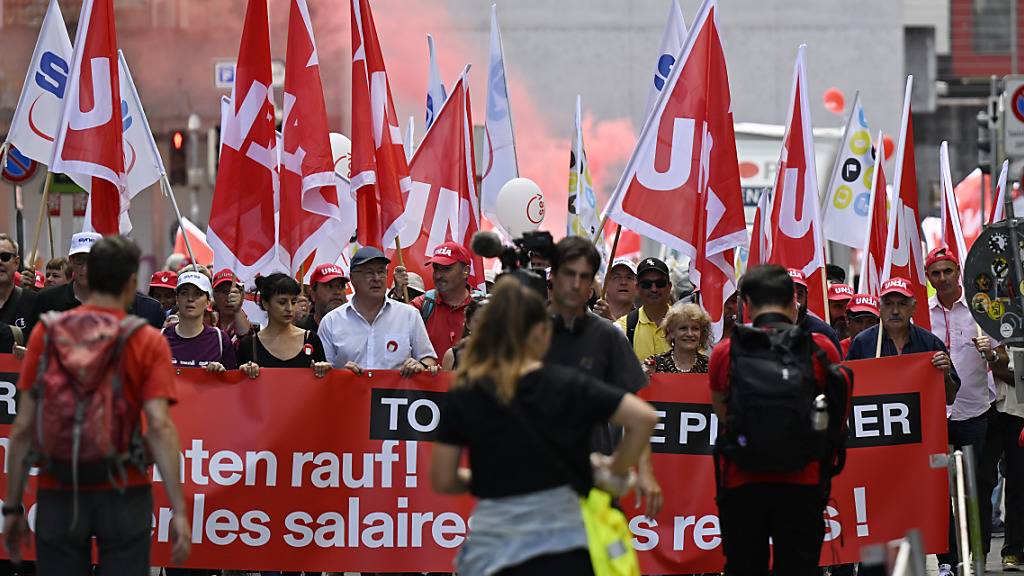 Die Forderung nach höheren Löhnen stand im Zentrum der nationalen Kaufkraft-Demo in Bern.