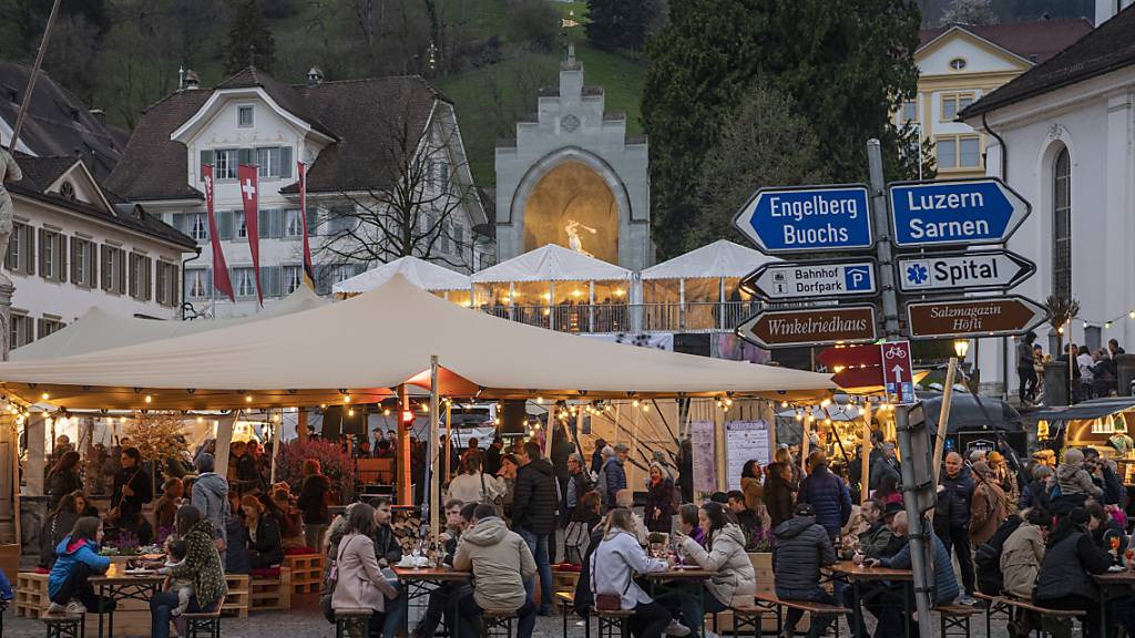 Auf dem Dorfplatz in Stans triff man sich während der Stanser Musiktage. (Archivbild)