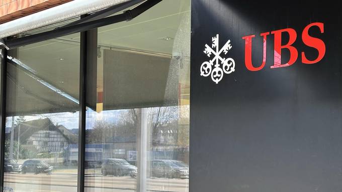 UBS-Filiale in Schlieren kassiert Schelte wegen dreckiger Fensterscheiben 