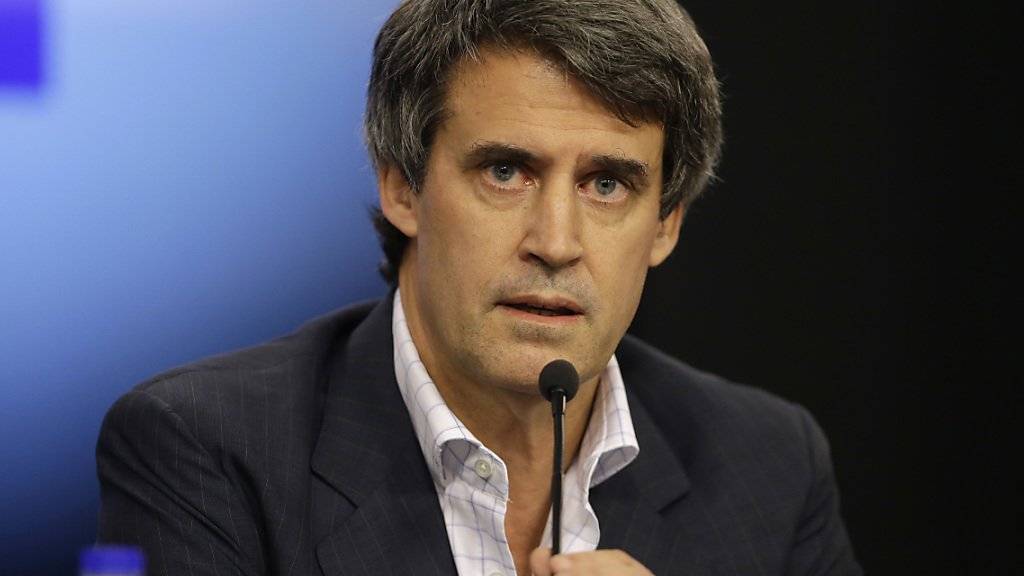 Argentiniens Finanzminister Alfonso Prat-Gay: Die Devisenkontrolle der Landeswährung Peso werden ab Donnerstag weitgehend aufgehoben. Der Peso wird sich dadurch voraussichtlich abwerten.