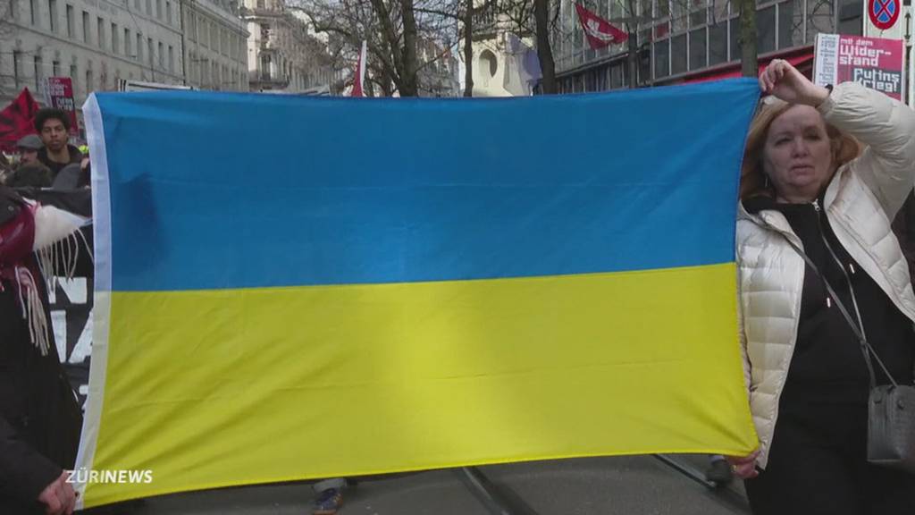 2 Jahre Ukrainekrieg: In Zürich und Bern wird demonstriert
