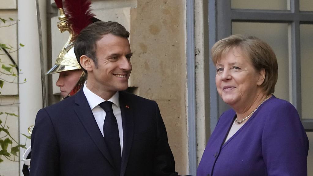 Emmanuel Macron, Präsident von Frankreich, empfängt die geschäftsführende Bundeskanzlerin Angela Merkel (CDU) zur Internationalen Libyen-Konferenz. In Frankreich findet eine internationale Konferenz zur Unterstützung Libyens beim demokratischen Wandel statt.