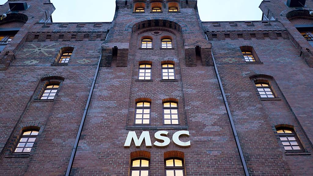 Das Logo der Reederei MSC in der Hamburger Speicherstadt. (Archivbild)