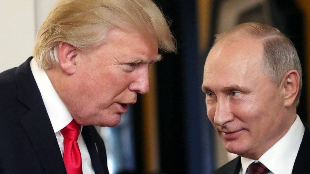 US-Präsident Donald Trump und Russlands Präsident Waldimir Putin an einem Treffen anfangs November. (Archivbild)