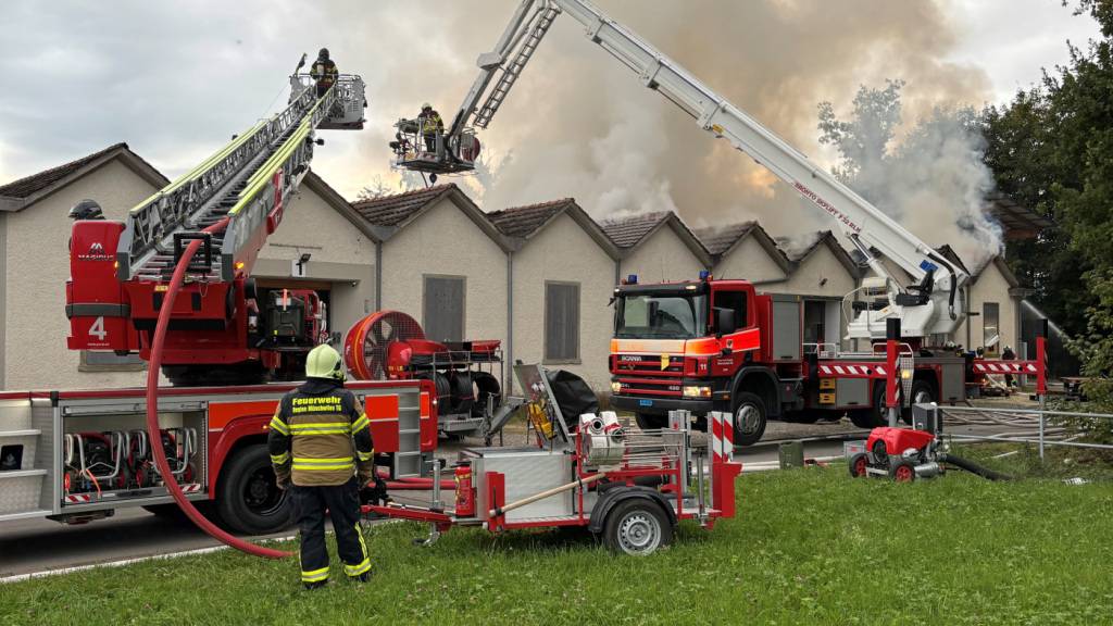 Der rasche Einsatz der Feuerwehr in Münchwilen im Thurgau konnte ein Übergreifen der Flammen auf Nachbargebäude verhindern.