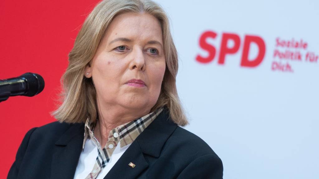dpatopbilder - Bärbel Bas (SPD), Bundesarbeitsministerin, spricht bei einer Pressekonferenz. Bas soll neue Co-Parteichefin der SPD werden. Foto: Christophe Gateau/dpa