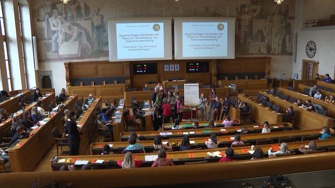 Kinder mischen in der Politik mit: Junge Parlamentarier diskutieren im Berner Rathaus