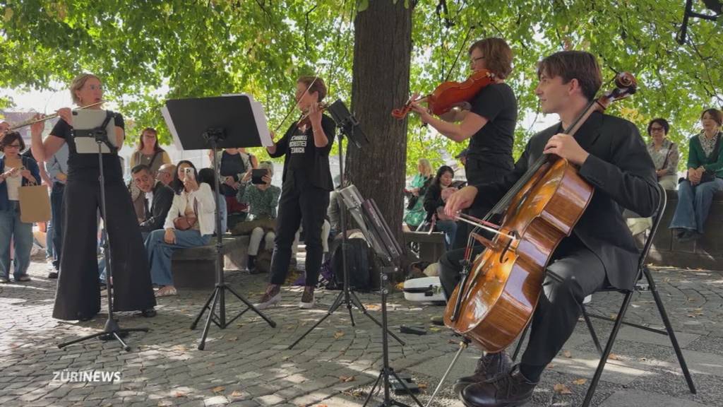 Musik Hug zügelt mit Konzert durch Zürich