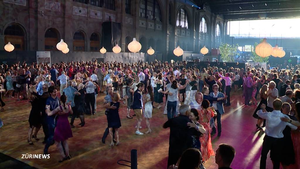 Sommernachtsball in der Bahnhofshalle am HB