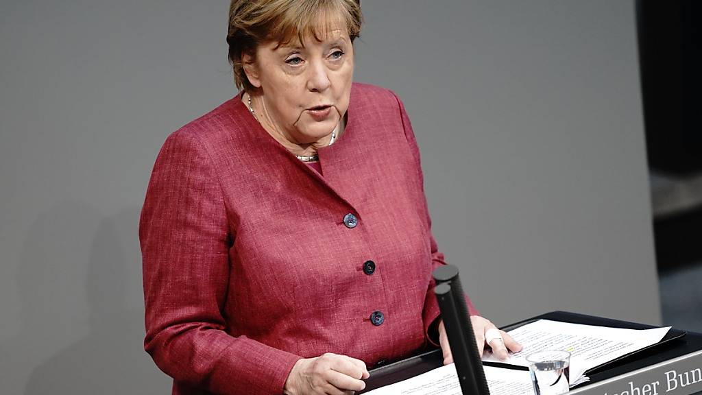 dpatopbilder - Bundeskanzlerin Angela Merkel (CDU) spricht im Bundestag anlässlich der geplanten landesweiten Notbremse. Foto: Kay Nietfeld/dpa