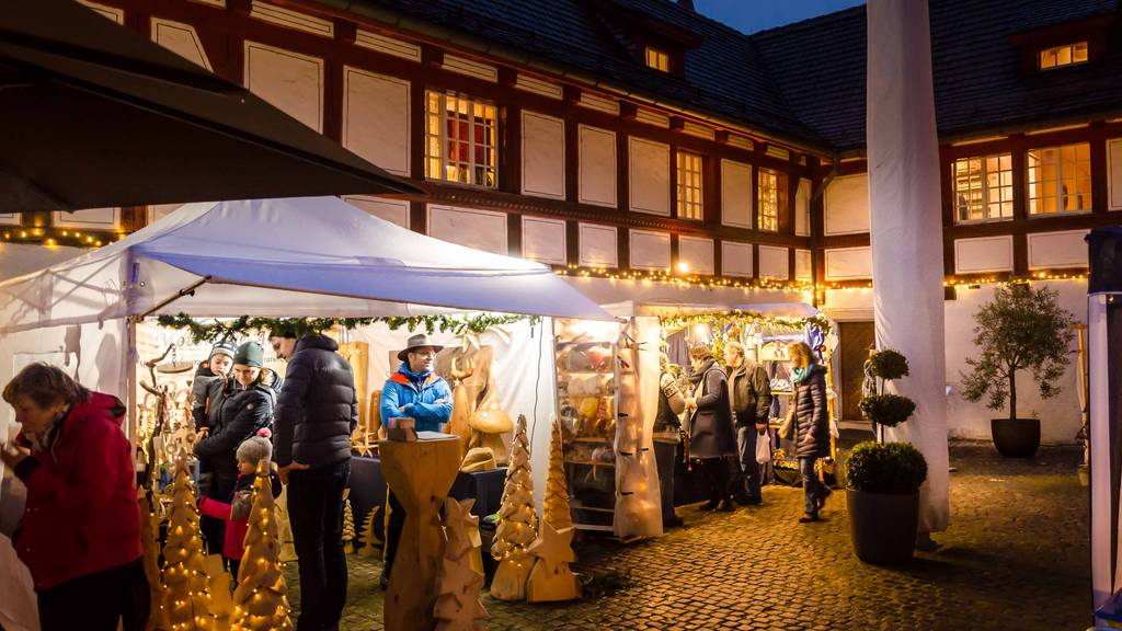 Weihnachtsmarkt im Schloss Wyher