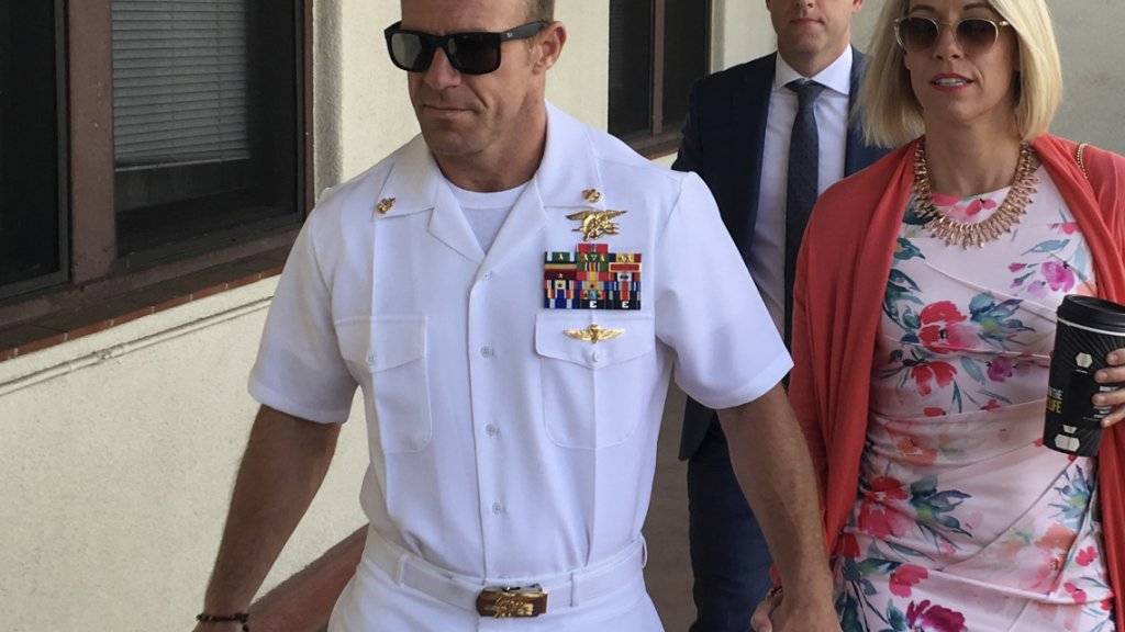 Der beschuldigte Elitesoldat der US-Navy-Seals auf dem Weg zum Militärgericht in San Diego. (Archivbild)
