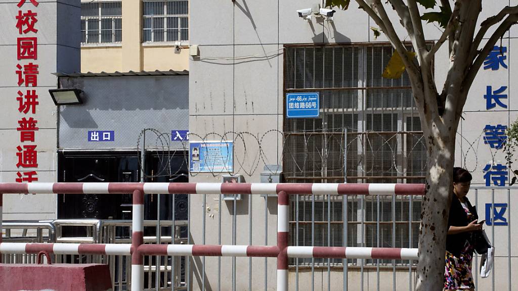 ARCHIV - Die EU hat erstmals seit mehr als 30 Jahren wieder Sanktionen gegen China wegen Verletzungen der Menschenrechte verhängt. Foto: Ng Han Guan/AP/dpa